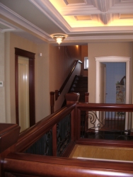 Лестница из железобетона с мраморной облицовкой