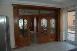 Портал с распашными дверями